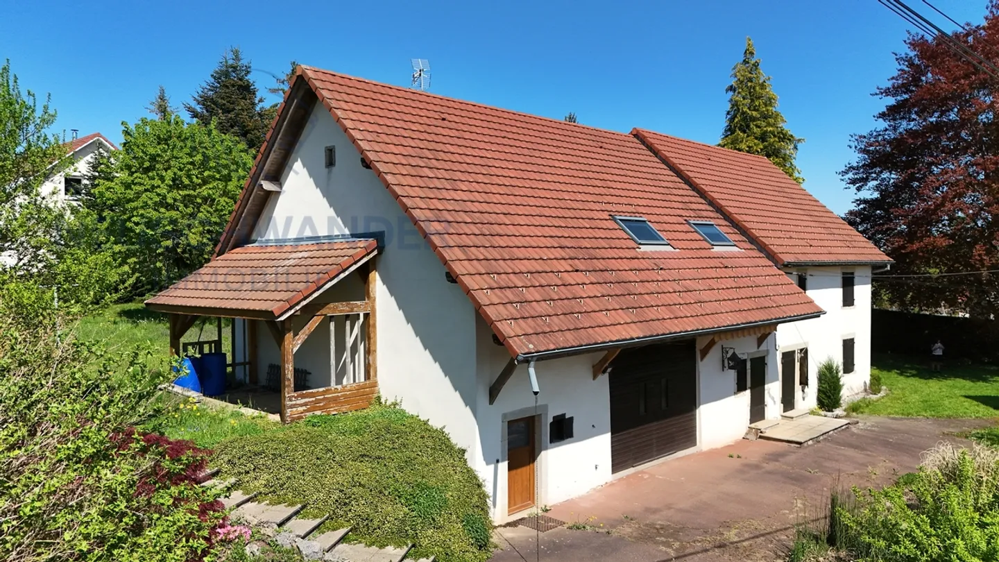 Splendida fattoria ristrutturata in un tranquillo villaggio a 300 m dalla Svizzera. - Foto 1 di 21