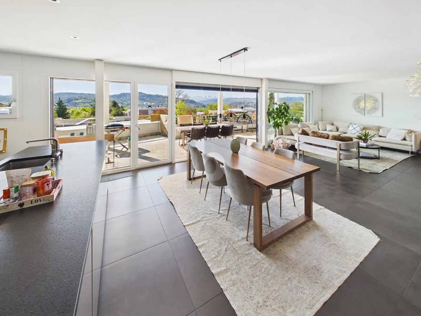 Apartment with terrace 6.5 rooms - Photo 2 of 6