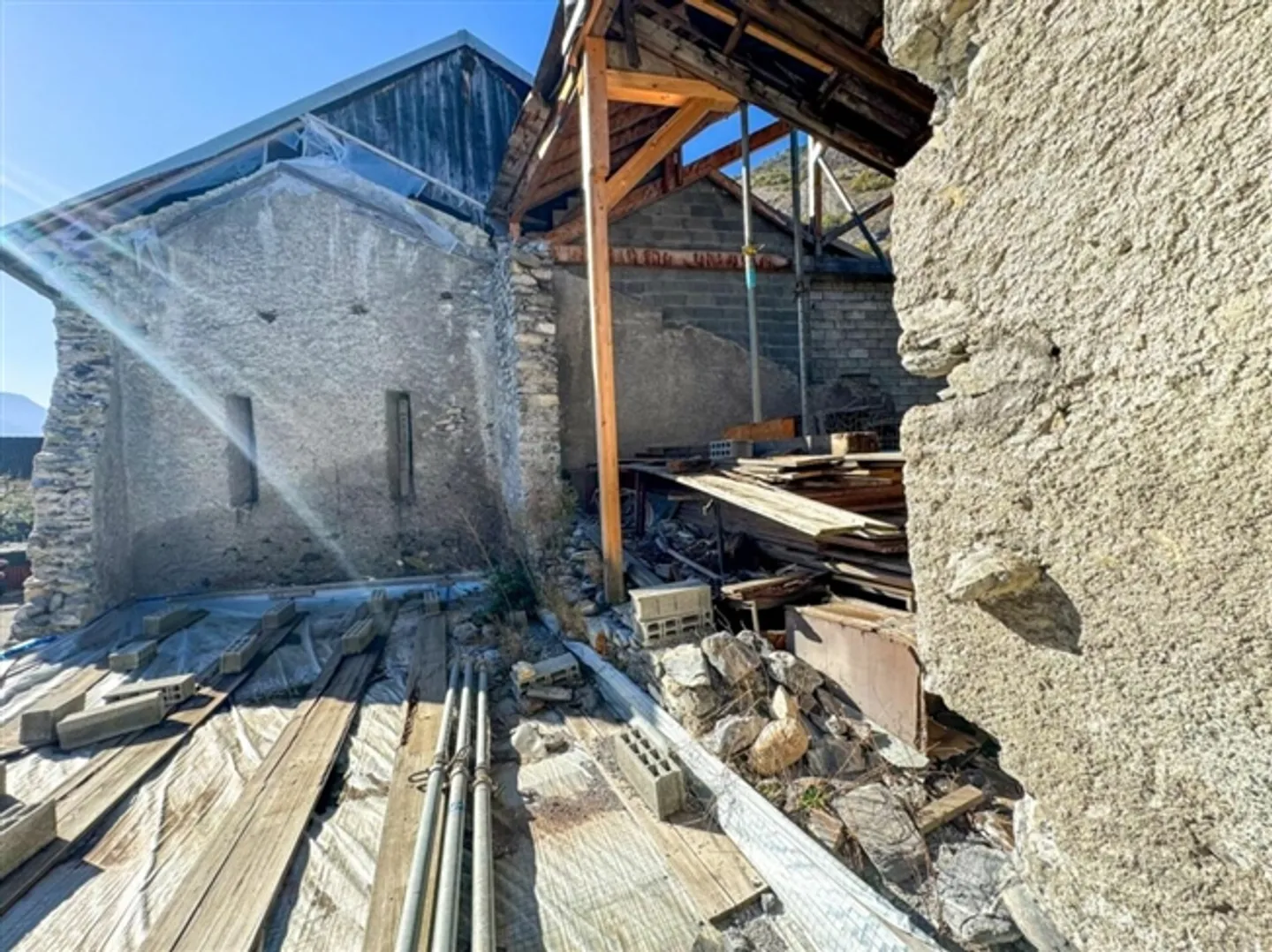 Barn 9 Rooms in Ardon - Photo 4 of 10