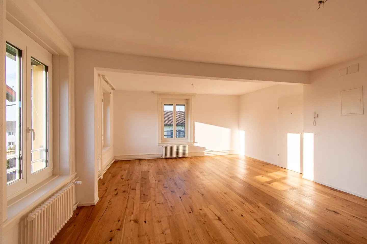 Bright 2.5 Room Apartment - Photo 4 of 9