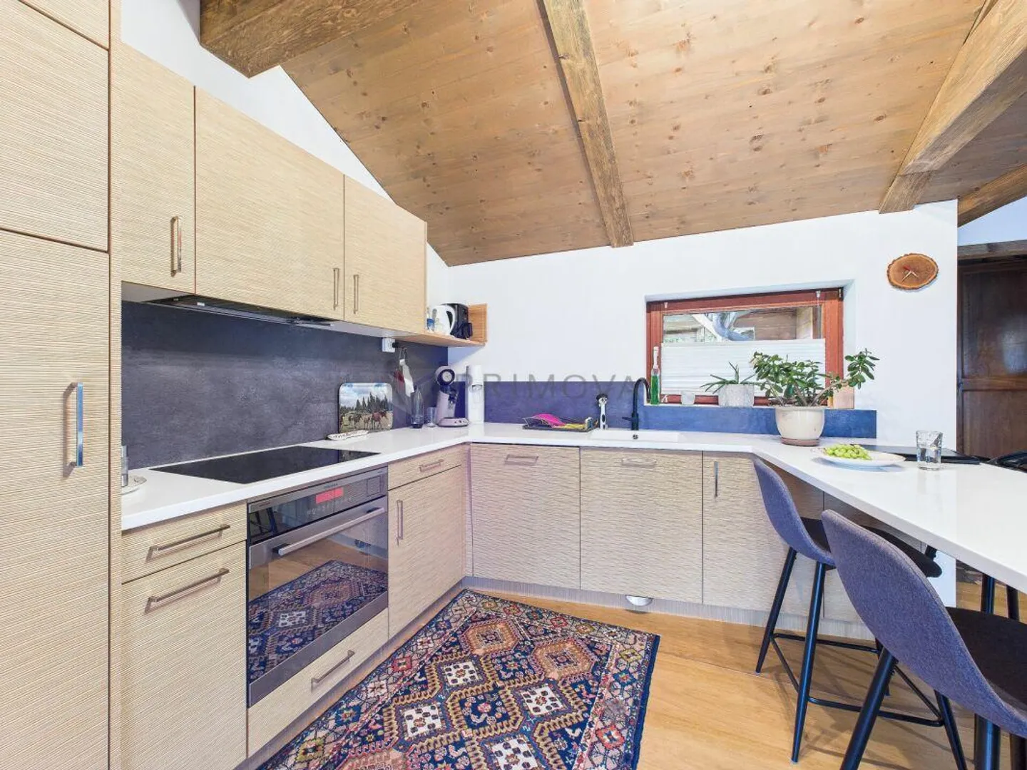 Stylish chalet with panoramic views - Photo 4 of 9