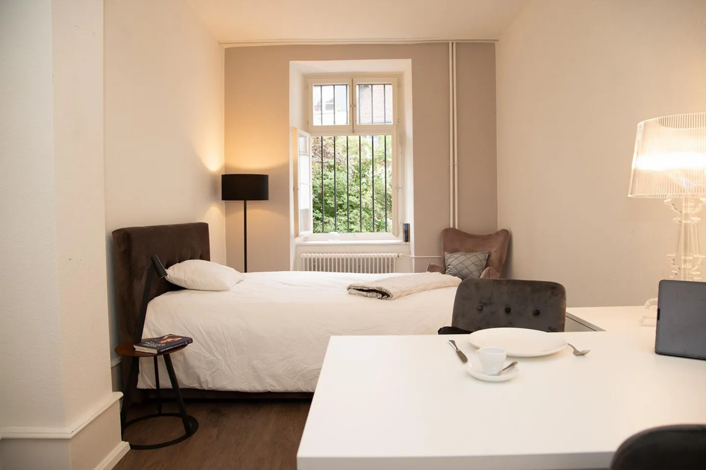 Charming furnished room in the old town - Photo 1 of 10