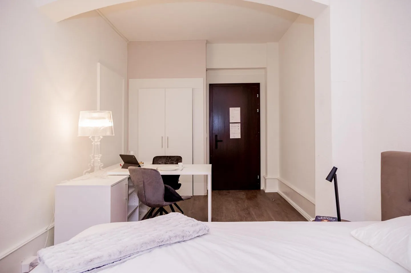 Charming furnished room in the old town - Photo 3 of 10