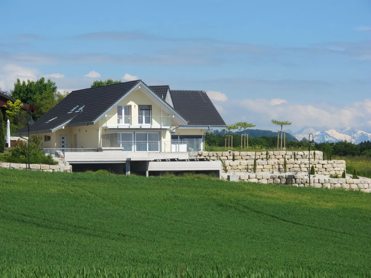Proprietà straordinaria, 10 stanze, vista panoramica sulla campagna e sul lago, zona tranquilla. - Foto 1 di 12