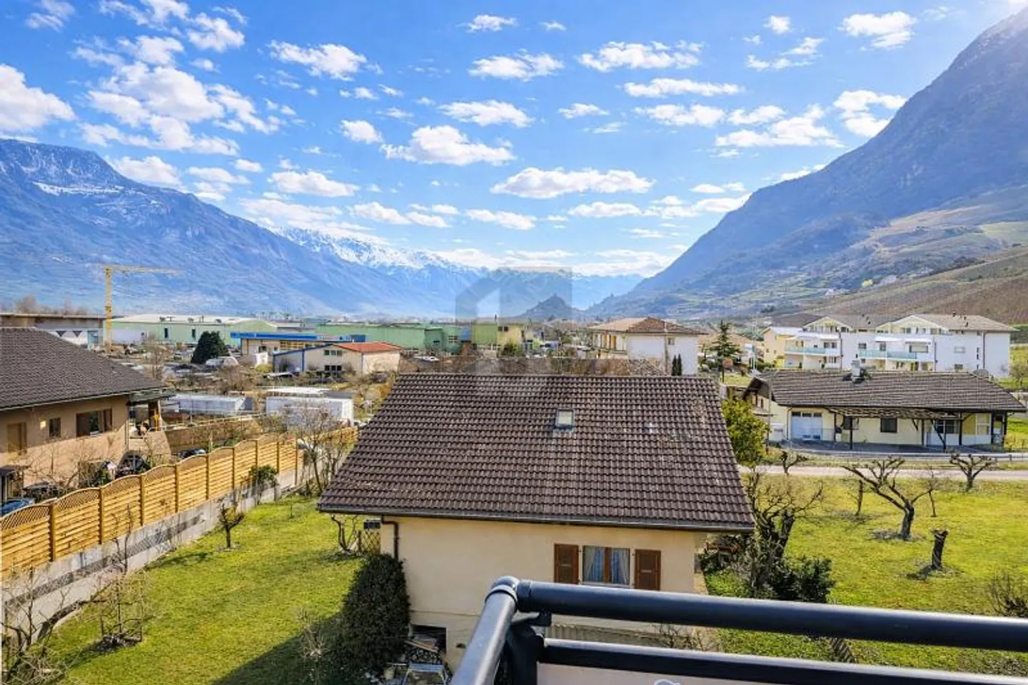 Helles Apartment mit Terrasse - Foto 1 von 6