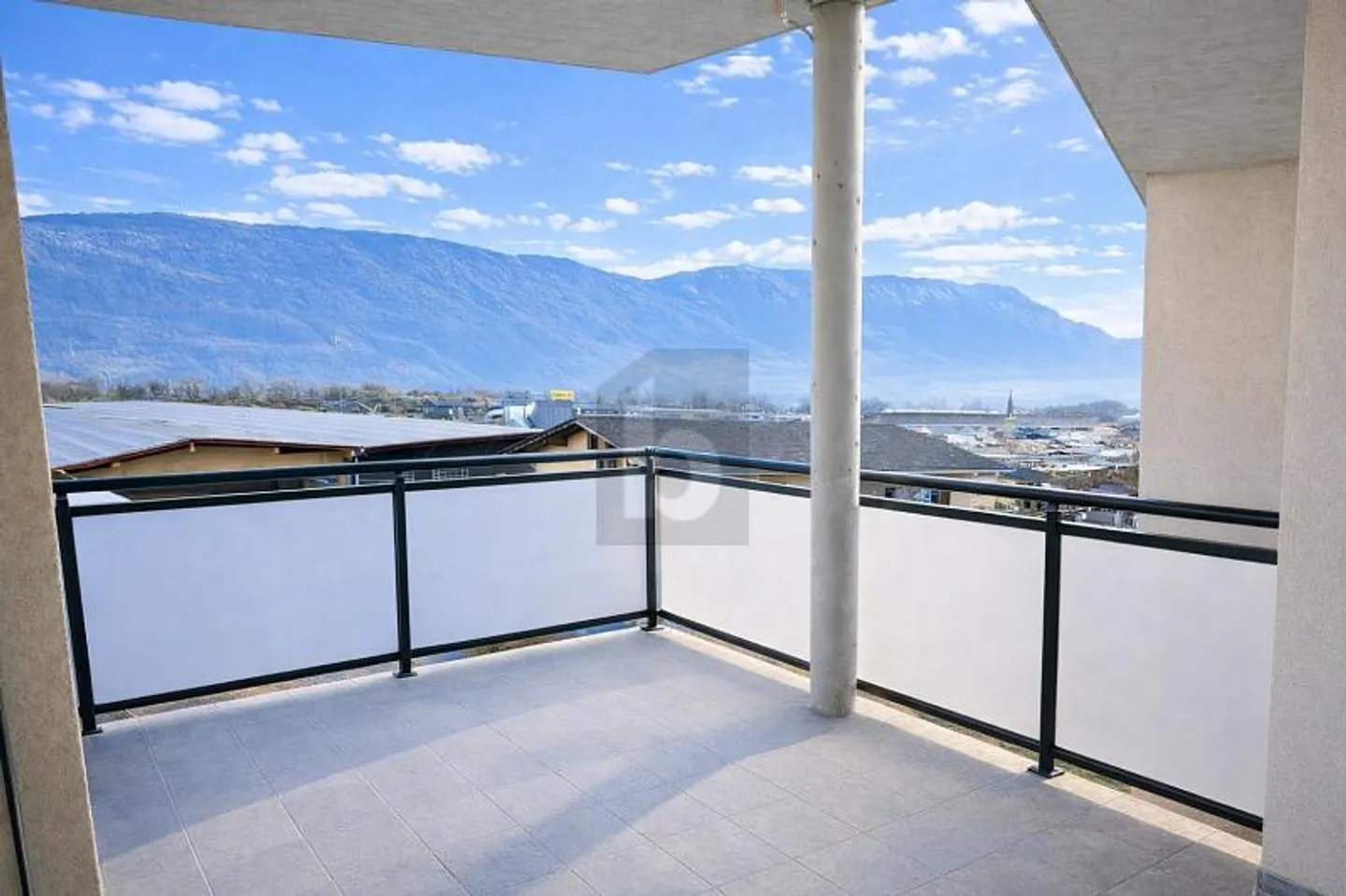 Helles Apartment mit Terrasse - Foto 2 von 6