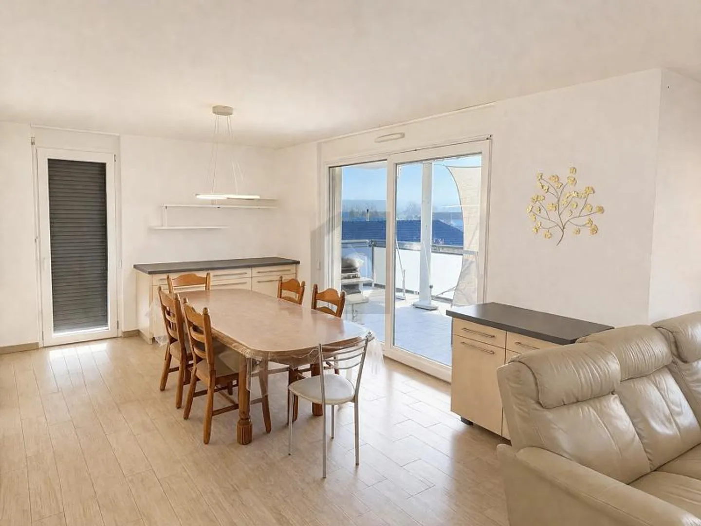 Helles Apartment mit Terrasse - Foto 3 von 6