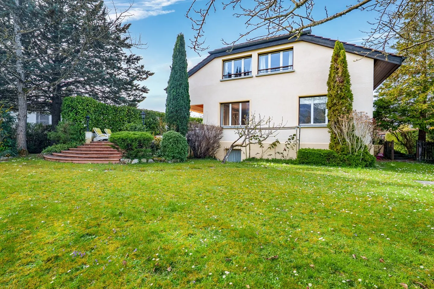 Villa for sale - Photo 1 of 10