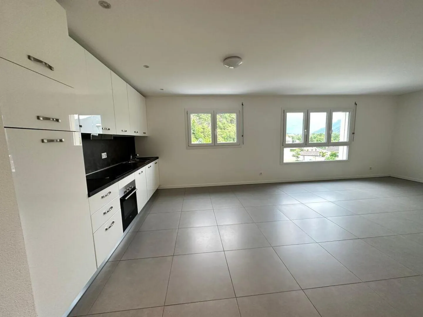 CRESCIANO | RENOVATED TWO-ROOM APARTMENT | - Photo 3 of 8