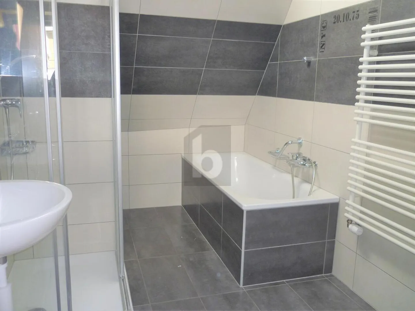 Charm and Modernity Under the Roof - Photo 4 of 6