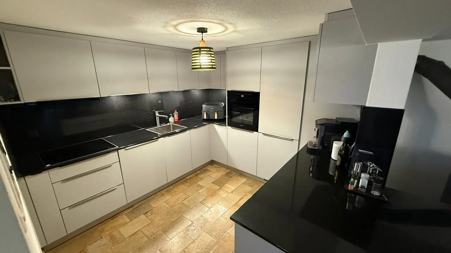 ✨ Wohnen mit Charme – 3.5-Zimmer-Maisonette mit Wintergarten, Terrasse & Traumküche in Lostorf 🌿 - Foto 4 von 11