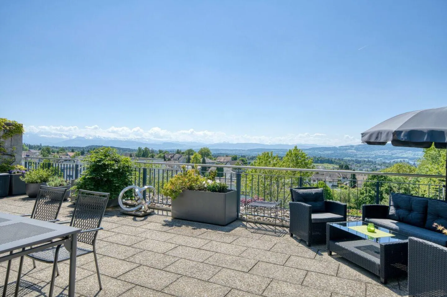Representative, modern terrace apartment with unobstructed Alpine panorama - Photo 2 of 8