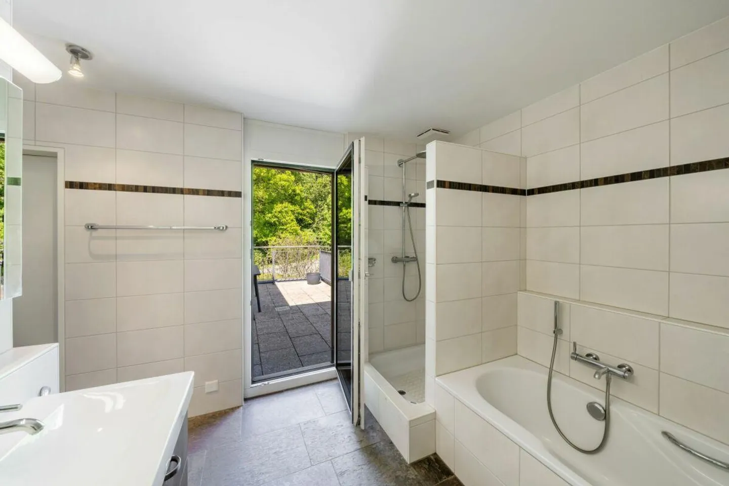 Representative, modern terrace apartment with unobstructed Alpine panorama - Photo 7 of 8