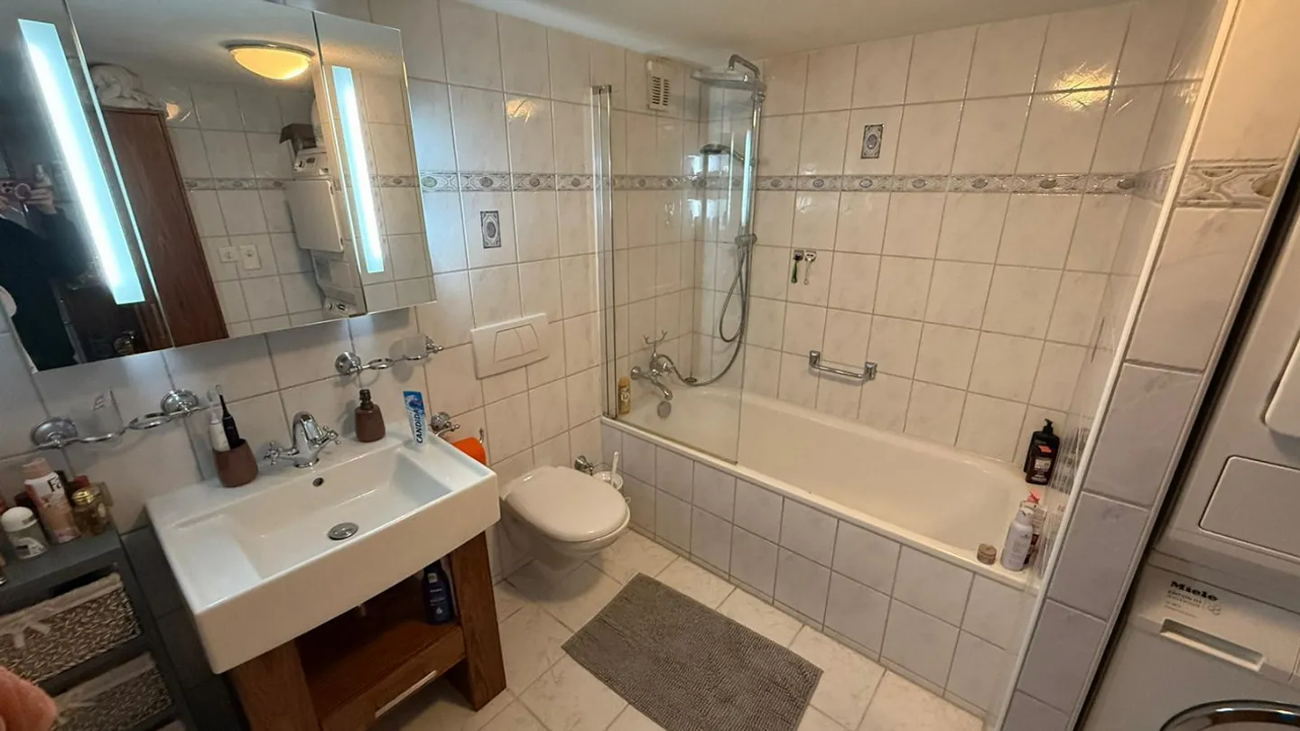 ✨ Wohnen mit Charme – 3.5-Zimmer-Maisonette mit Wintergarten, Terrasse & Traumküche in Lostorf 🌿 - Foto 8 von 11