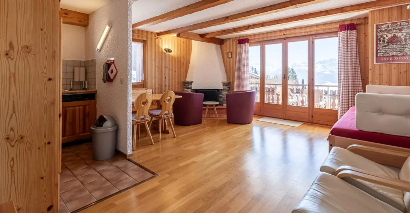 Appartement Charmant avec Vue Alpestre - Photo 2 sur 12