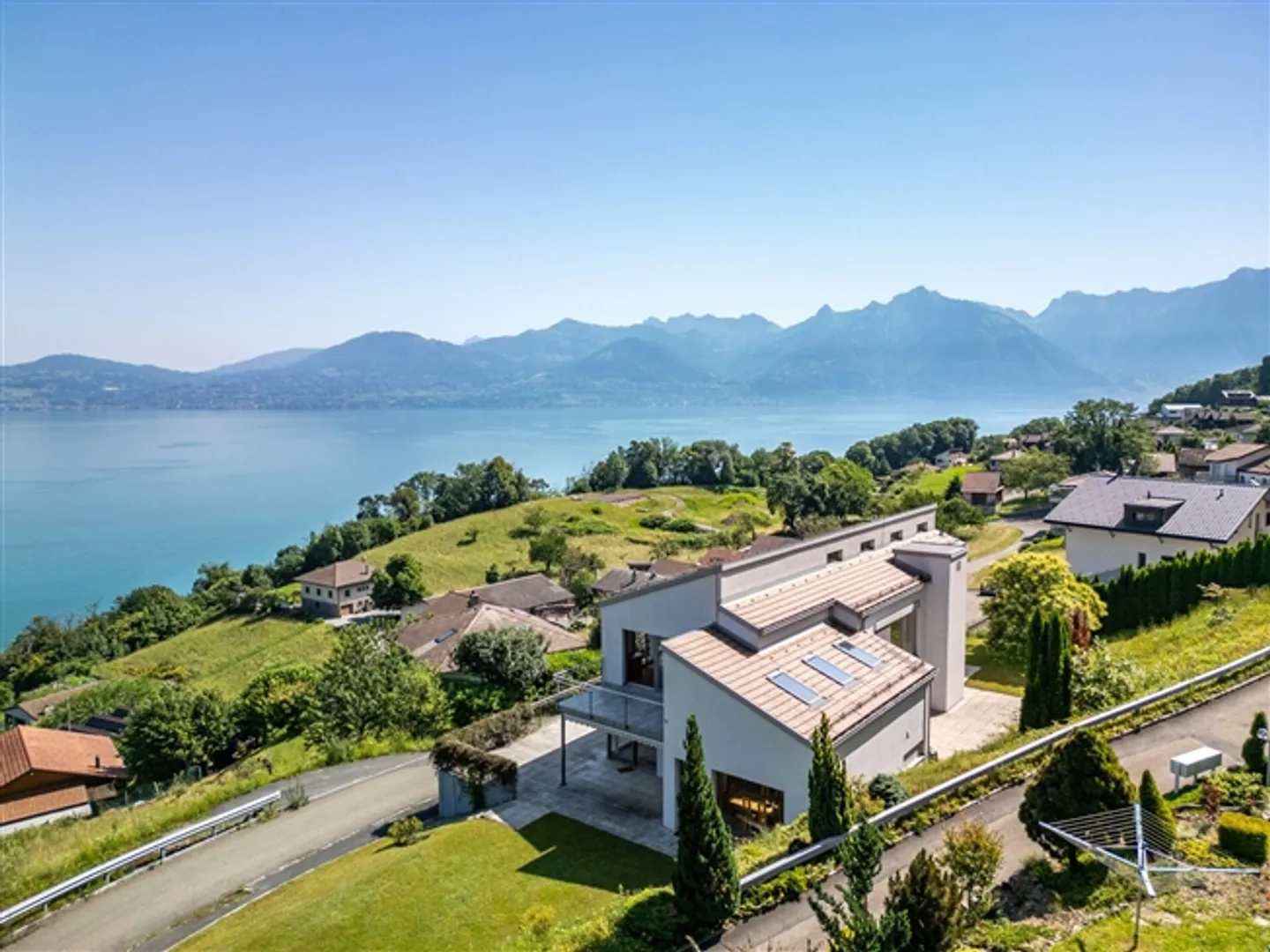 Villa di lusso progettata da un architetto con una vista mozzafiato a 180° sul Lago di Ginevra - Foto 1 di 13