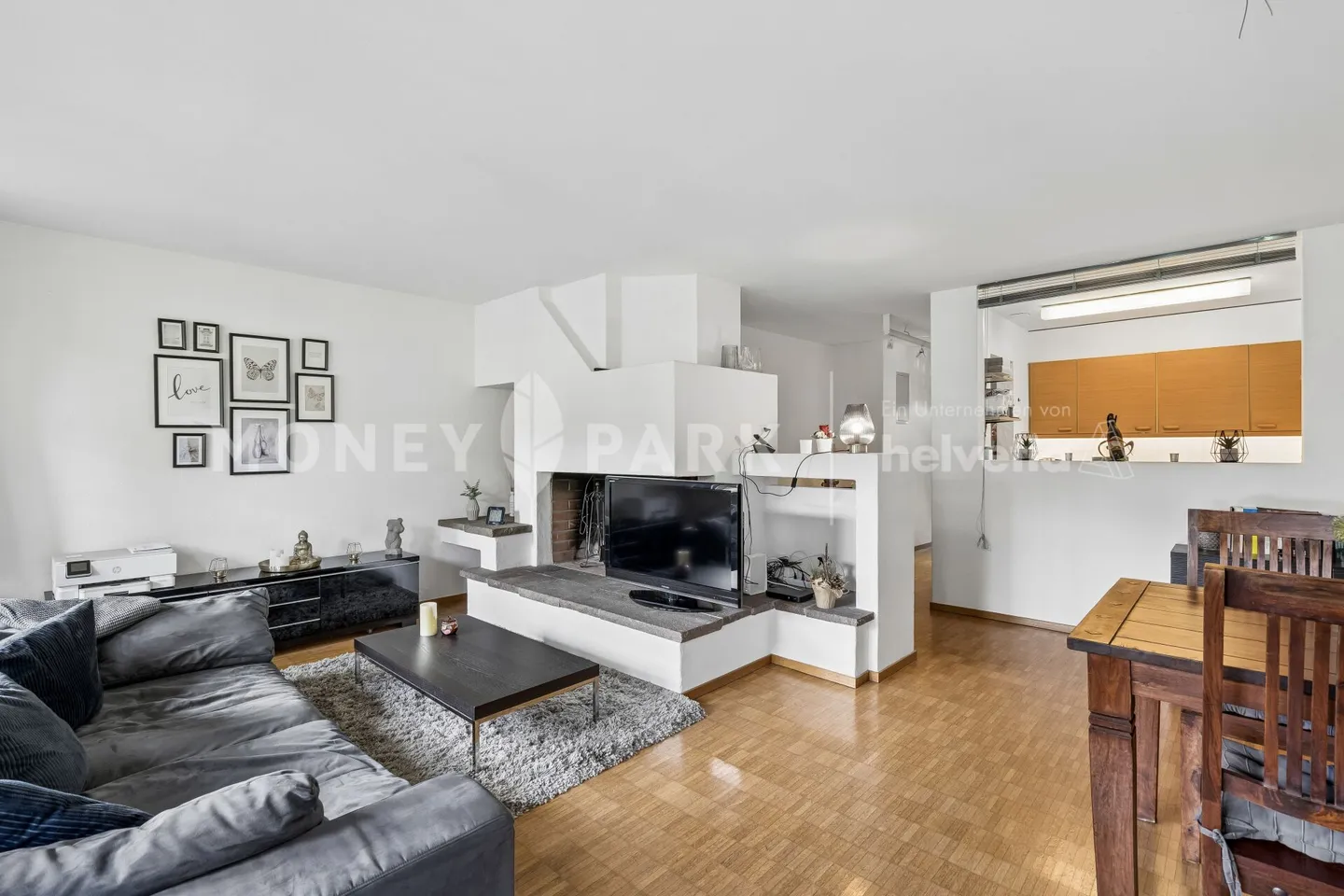 Appartamento attraente di 2,5 stanze con camino e balcone - Foto 1 di 11