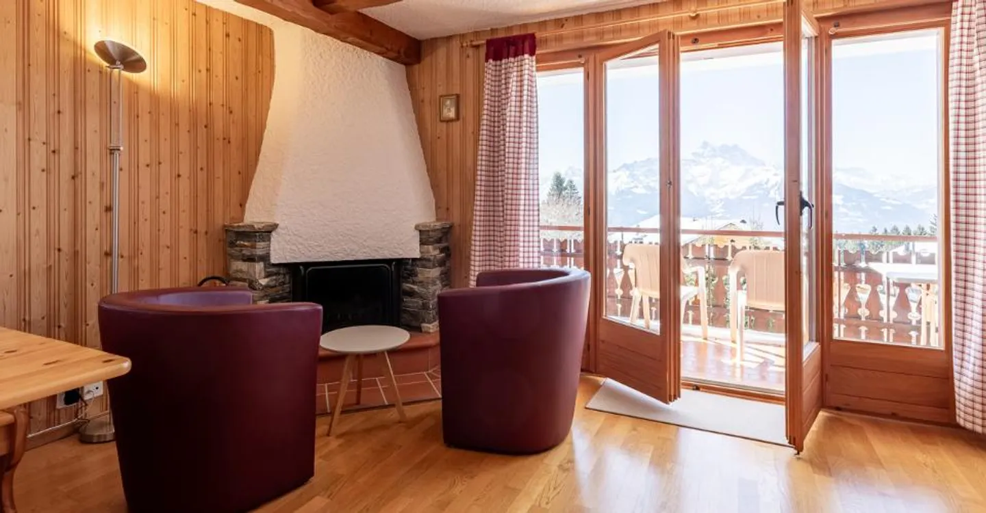 Appartement Charmant avec Vue Alpestre - Photo 3 sur 12
