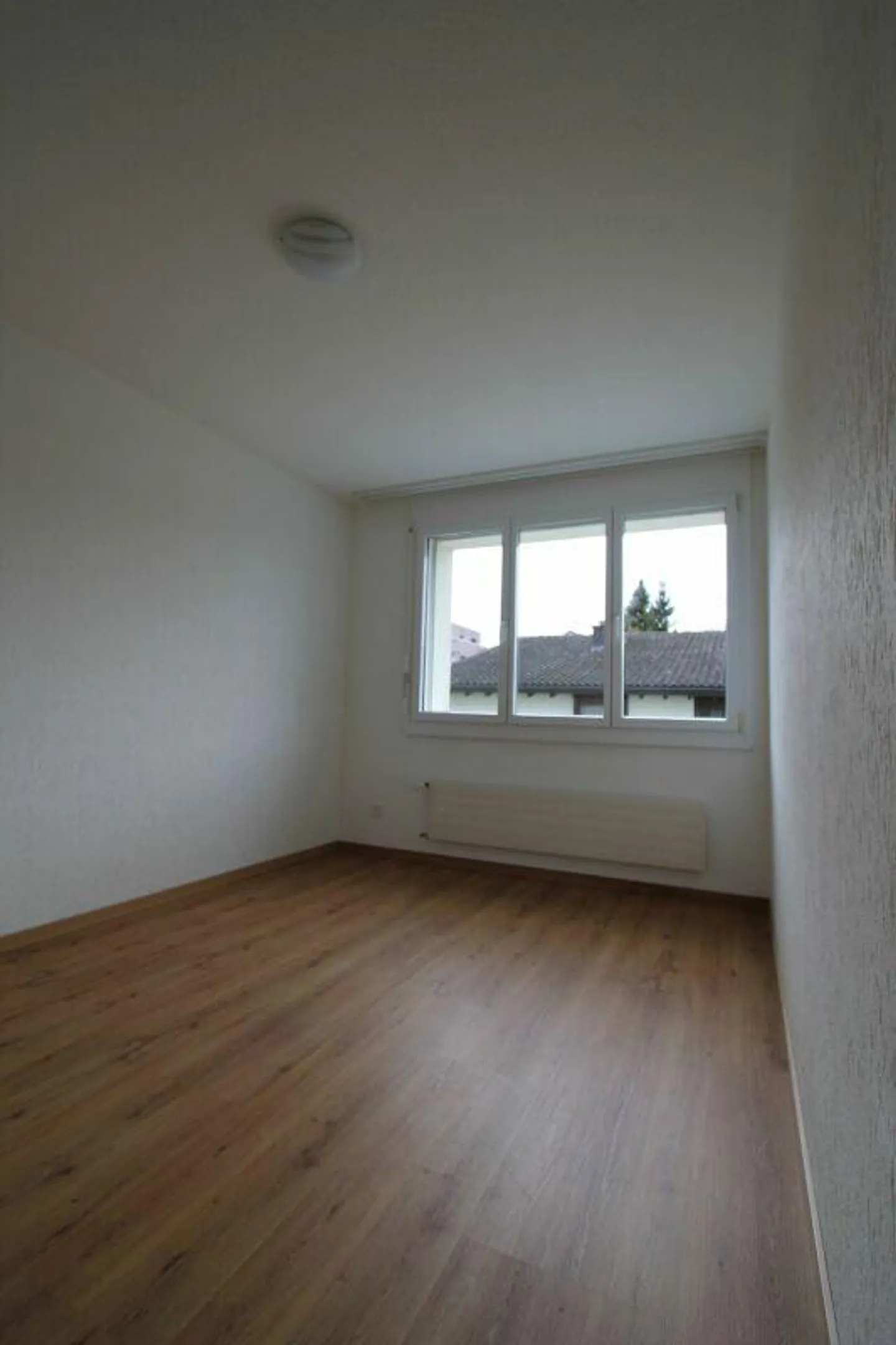 Charming 4.5-room apartment with plenty of light and year-round balcony - Photo 3 of 10