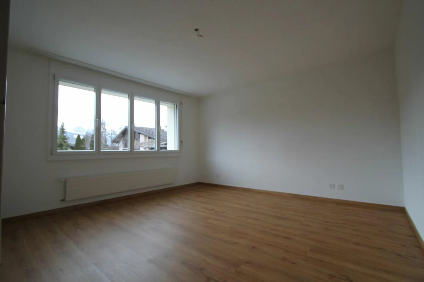 Charming 4.5-room apartment with plenty of light and year-round balcony - Photo 4 of 10