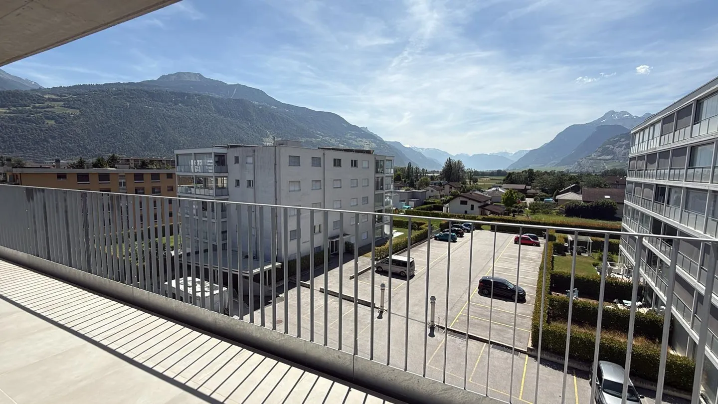 Spazioso attico nuovo con grande balcone - Foto 11 di 15