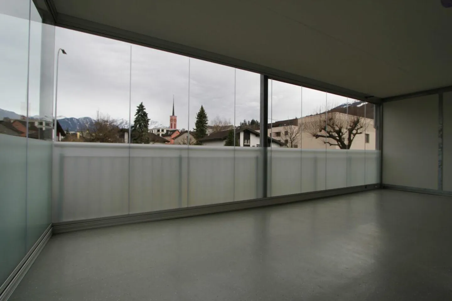 Charming 4.5-room apartment with plenty of light and year-round balcony - Photo 8 of 10