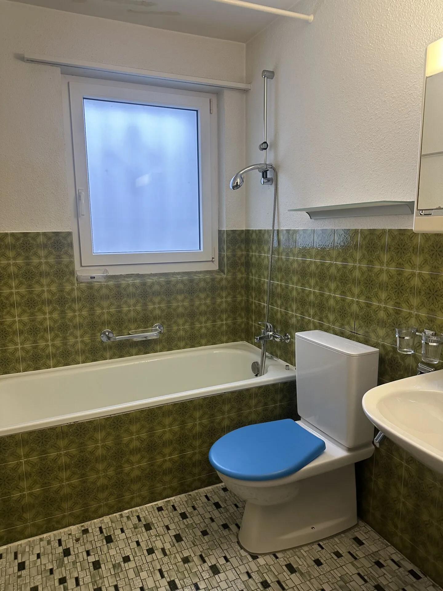 New partially renovated house in the best location! - Photo 7 of 11