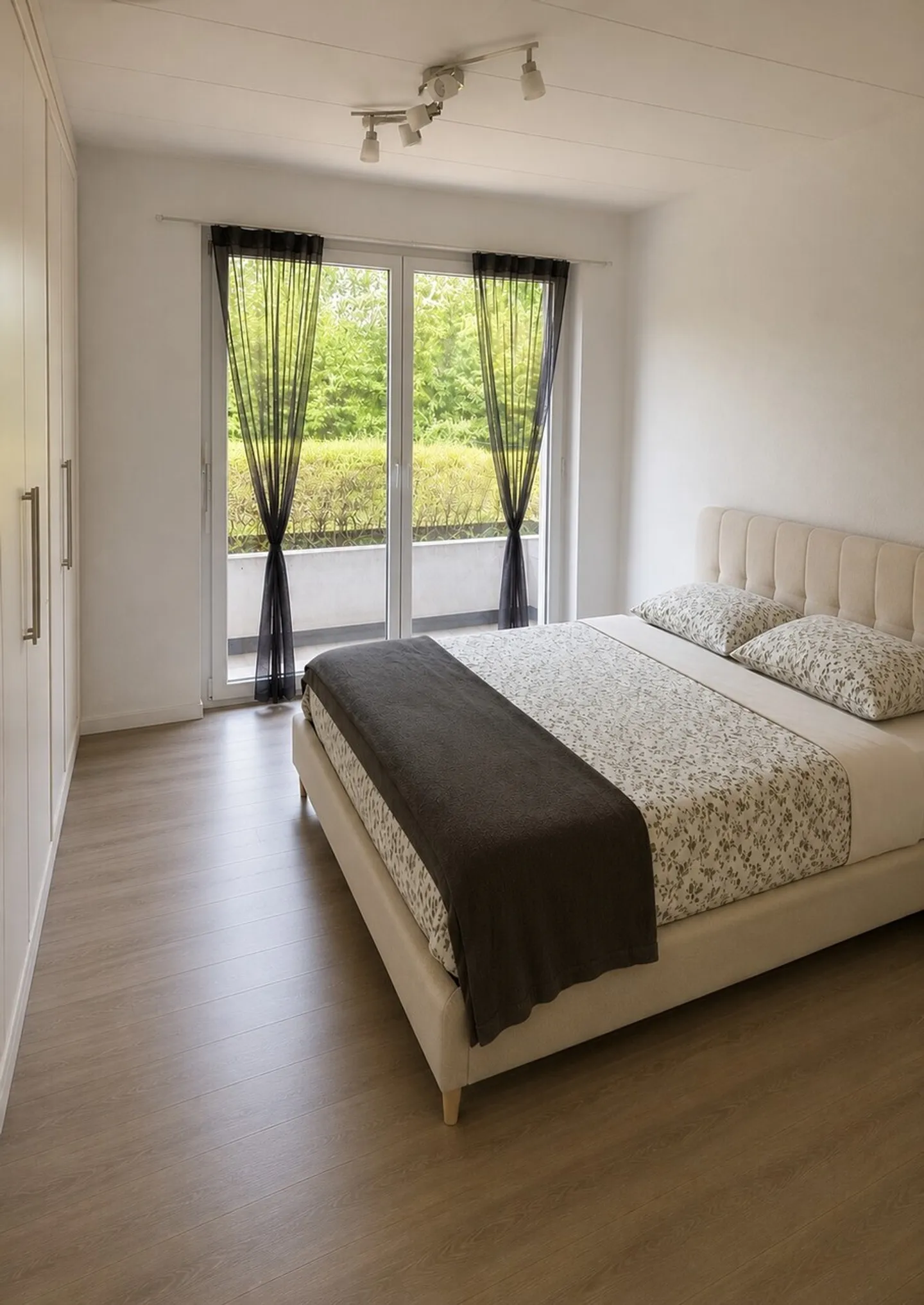 Appartement spacieux avec terrasse - Photo 2 sur 5