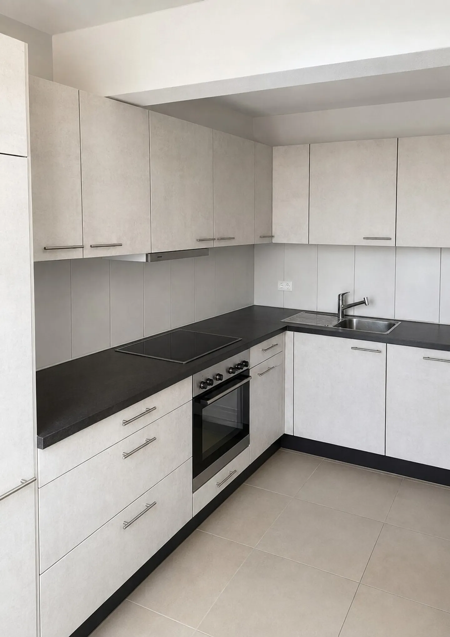 Appartement spacieux avec terrasse - Photo 3 sur 5