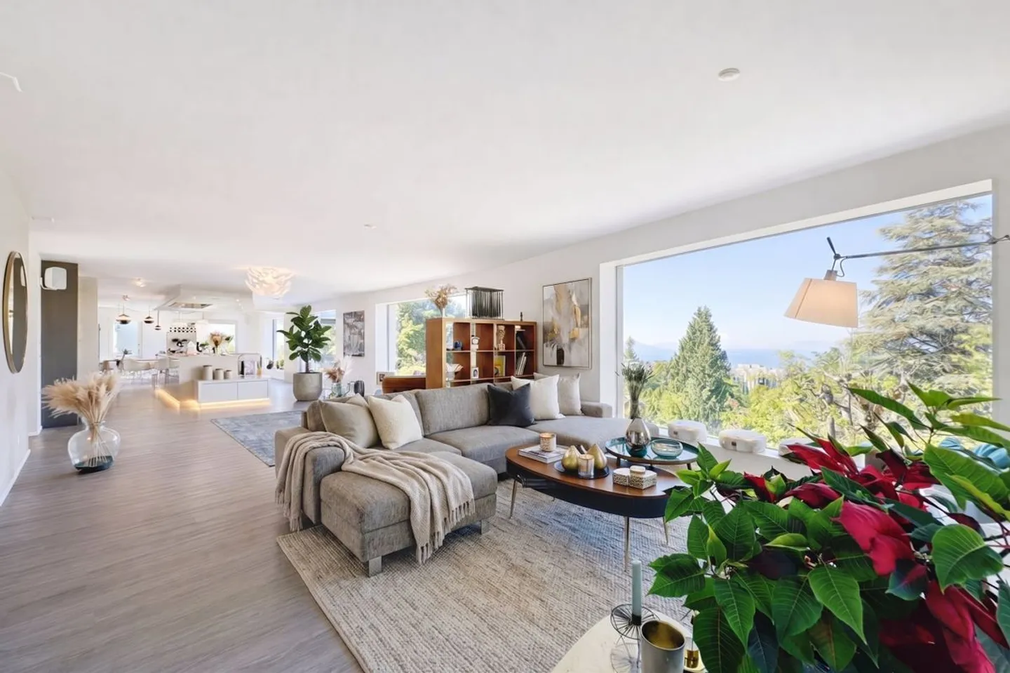 Zeitgenössische Villa mit Seeblick - Foto 2 von 11