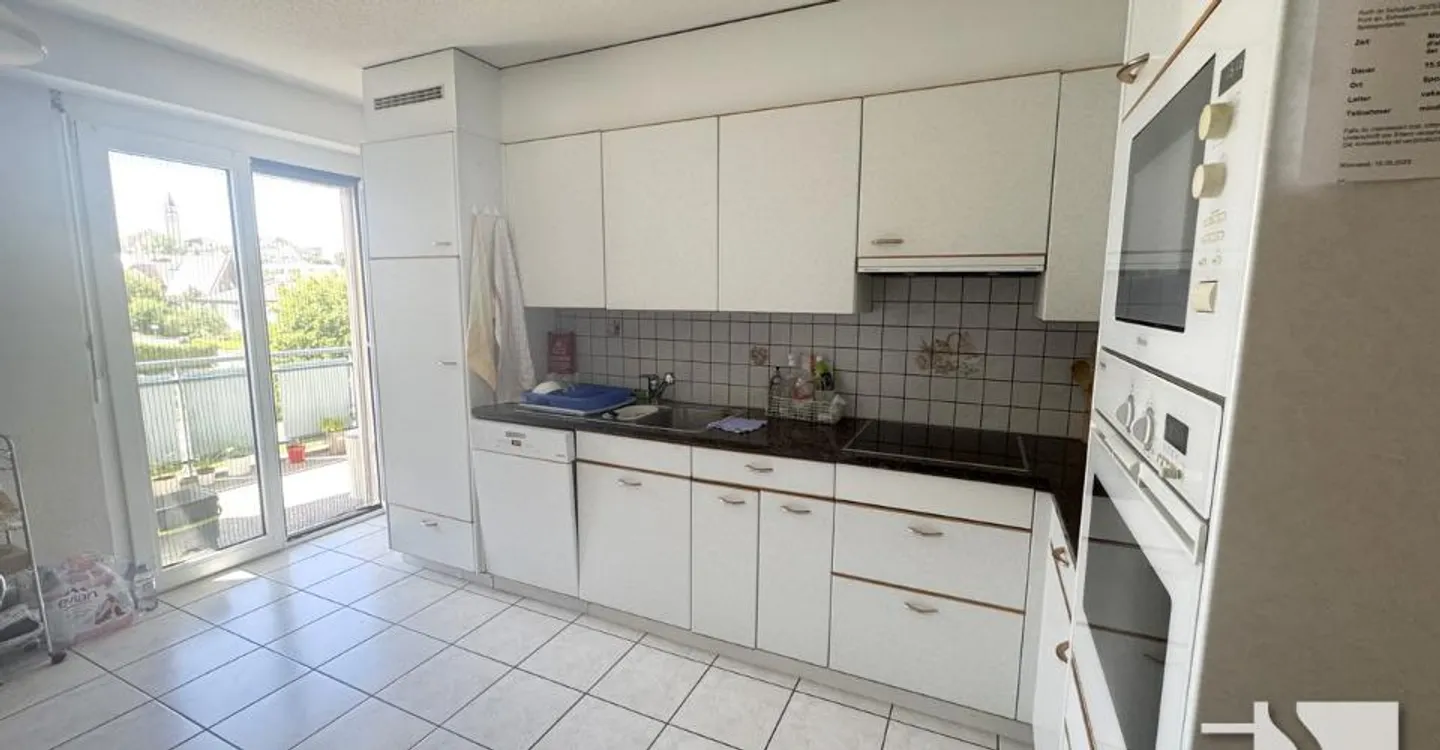 Grosszügige 5-Zimmer-Wohnung im 3. Obergeschoss mit Garagenstellplatz in der Tiefgarage - Foto 2 von 8