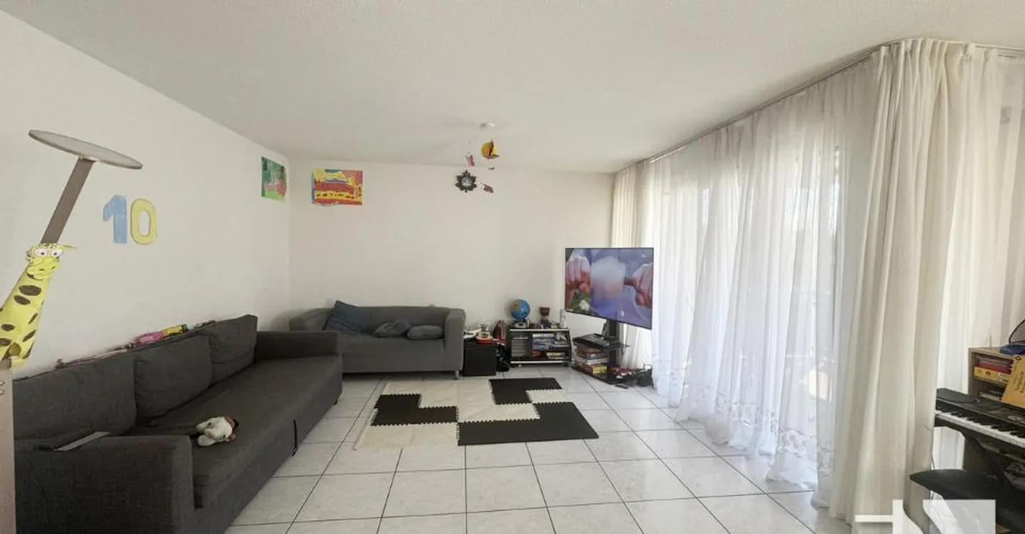 Grosszügige 5-Zimmer-Wohnung im 3. Obergeschoss mit Garagenstellplatz in der Tiefgarage - Foto 3 von 8