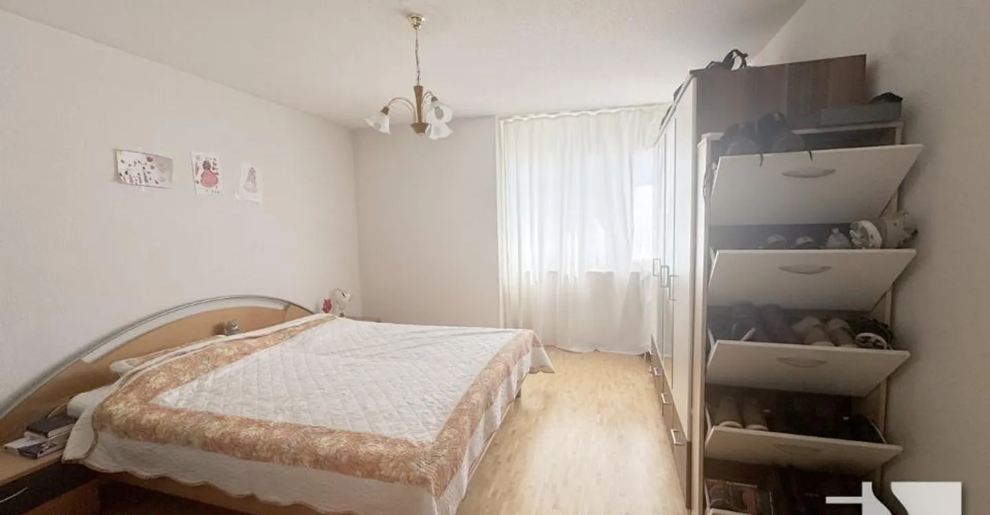 Grosszügige 5-Zimmer-Wohnung im 3. Obergeschoss mit Garagenstellplatz in der Tiefgarage - Foto 4 von 8