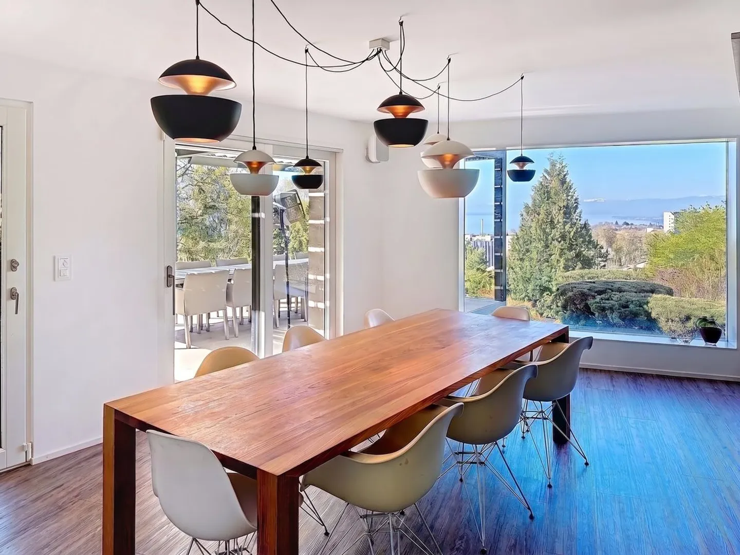 Zeitgenössische Villa mit Seeblick - Foto 5 von 11