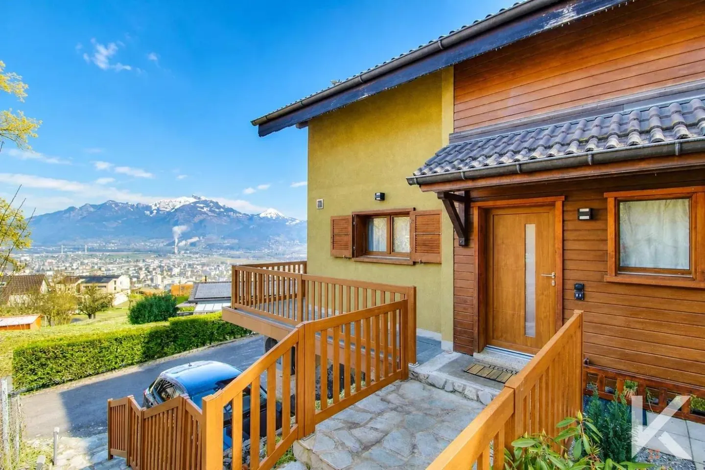 Semi-detached house with vast spaces and magnificent views - Photo 1 of 13