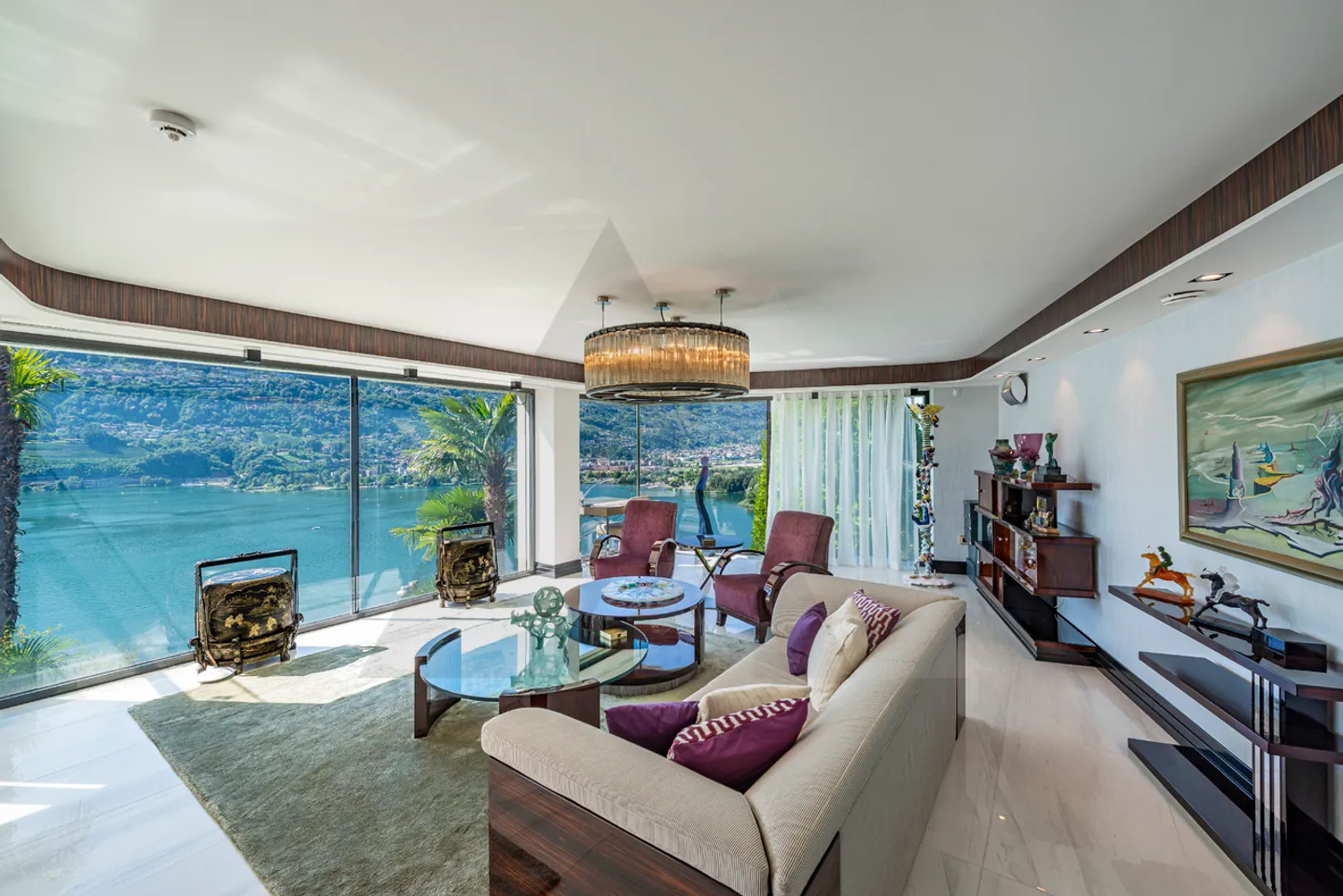 Exclusive Property with Swimming Pool and Private Dock - Photo 5 of 15