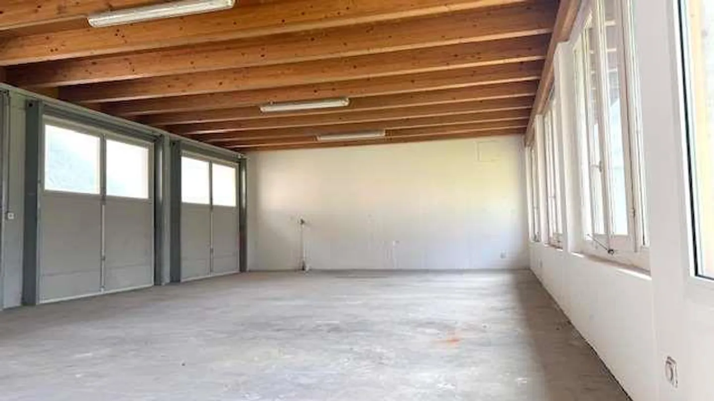Spacious and customizable storage space in Biasca - Photo 5 of 11