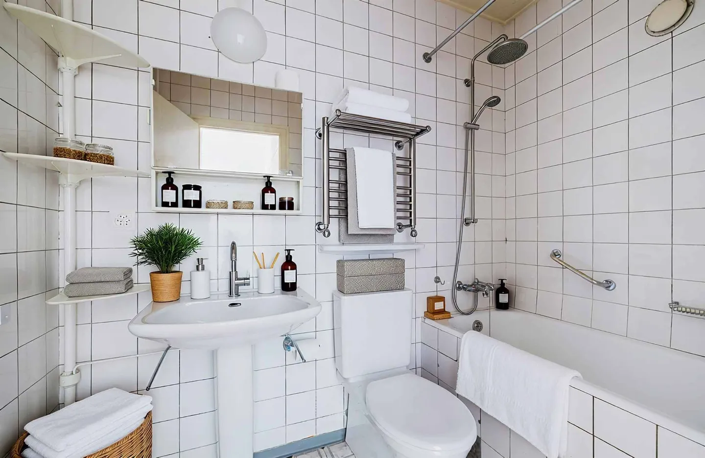 Unique Opportunity: Luxury Apartment on Higher Floor - Photo 11 of 13