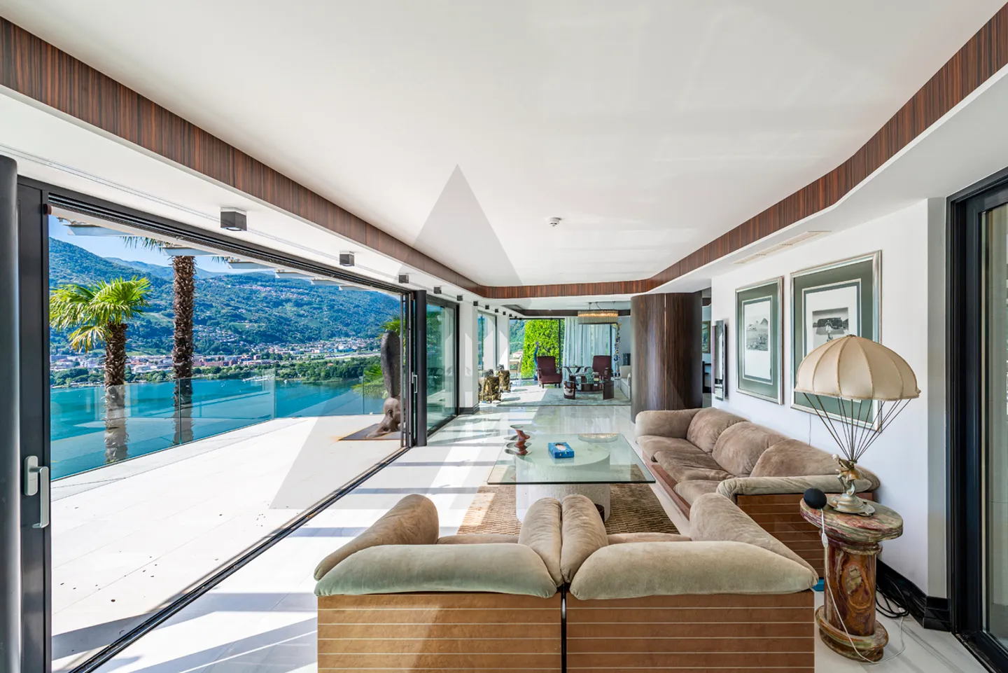 Exclusive Property with Swimming Pool and Private Dock - Photo 6 of 15