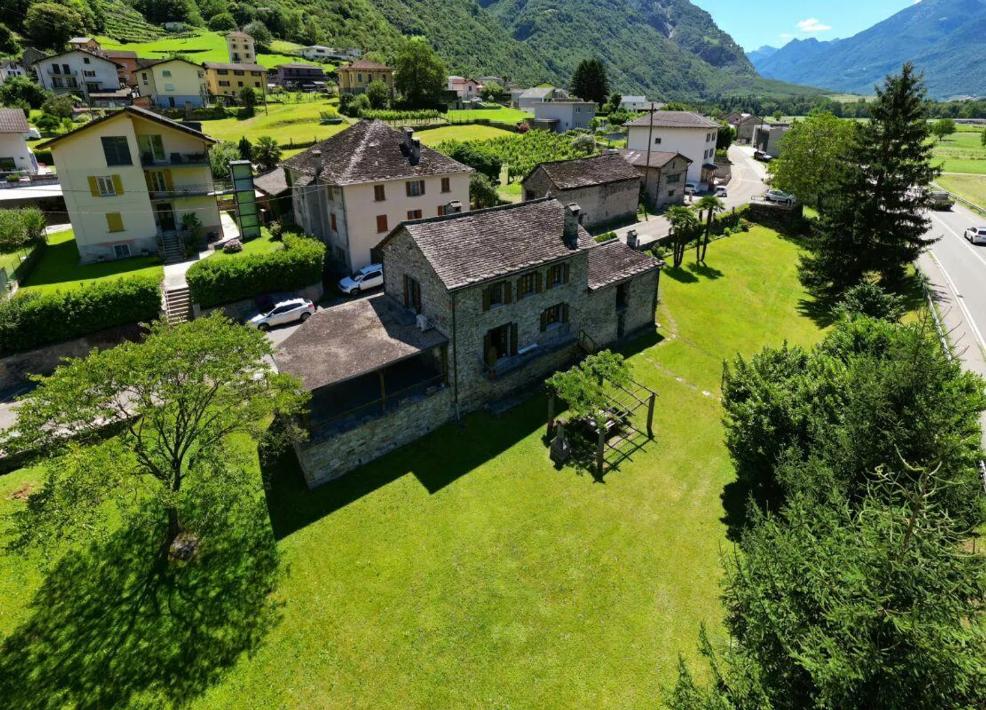 Casa Ticinese di 5 ½ locali con grande terreno e soleggiata | 5 ½ Z... - Foto 1 di 9