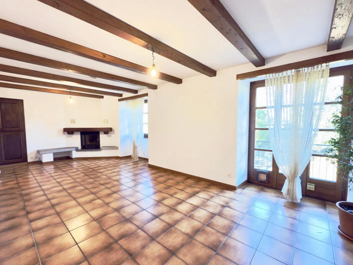 Casa Ticinese di 5 ½ locali con grande terreno e soleggiata | 5 ½ Z... - Foto 2 di 9