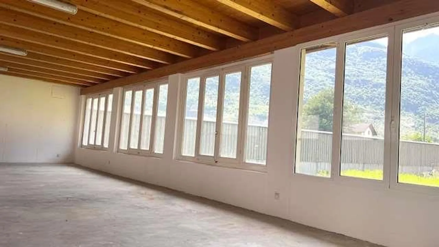 Spacious and customizable storage space in Biasca - Photo 8 of 11