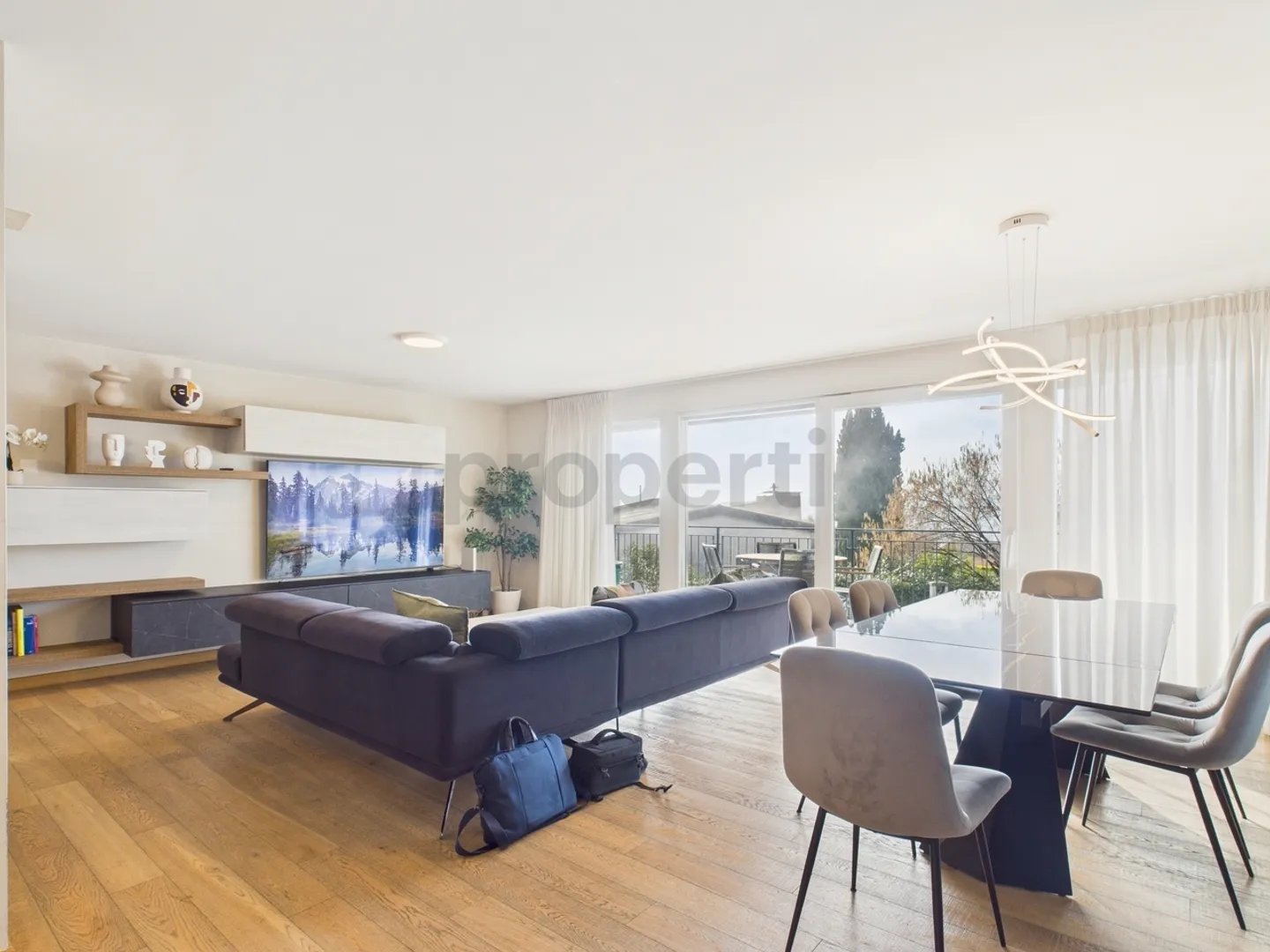 Elegante 4,5-Zimmer-Wohnung mit privatem Parkplatz, Balerna - Foto 1 von 13