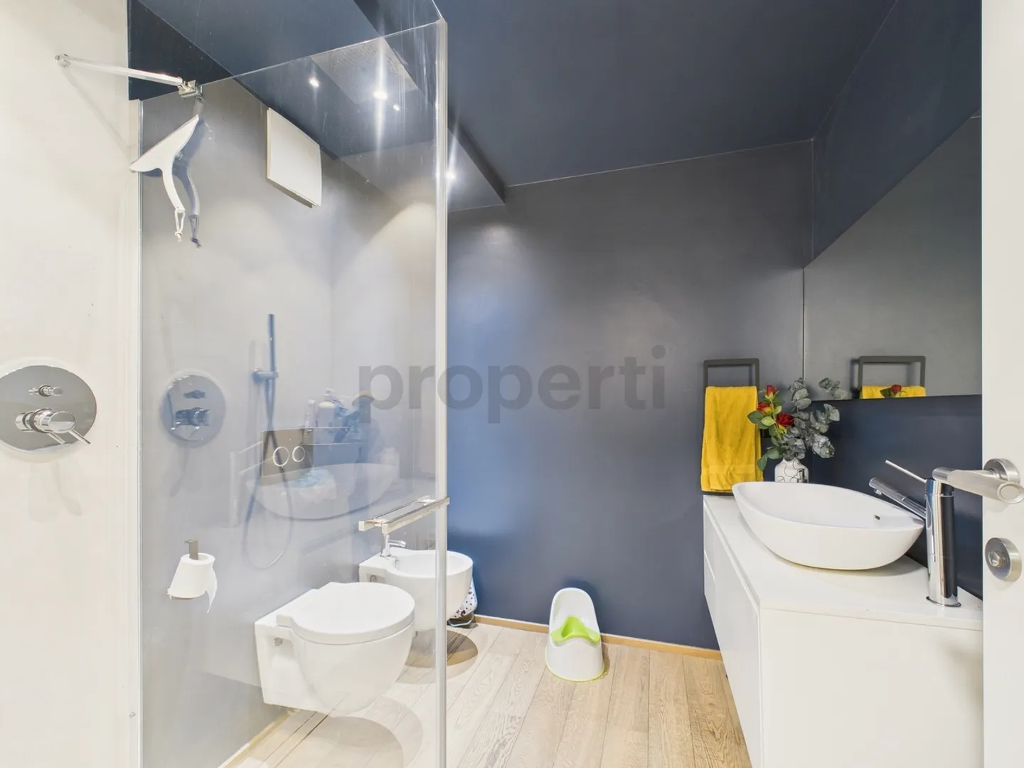 Elegante 4,5-Zimmer-Wohnung mit privatem Parkplatz, Balerna - Foto 11 von 13