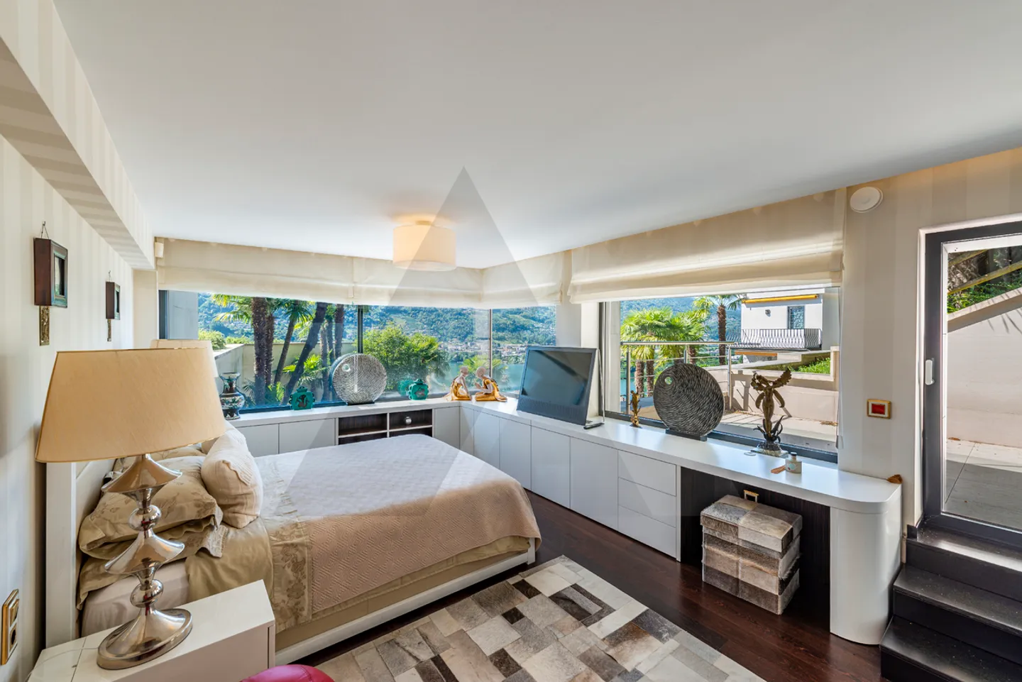 Exclusive Property with Swimming Pool and Private Dock - Photo 13 of 15