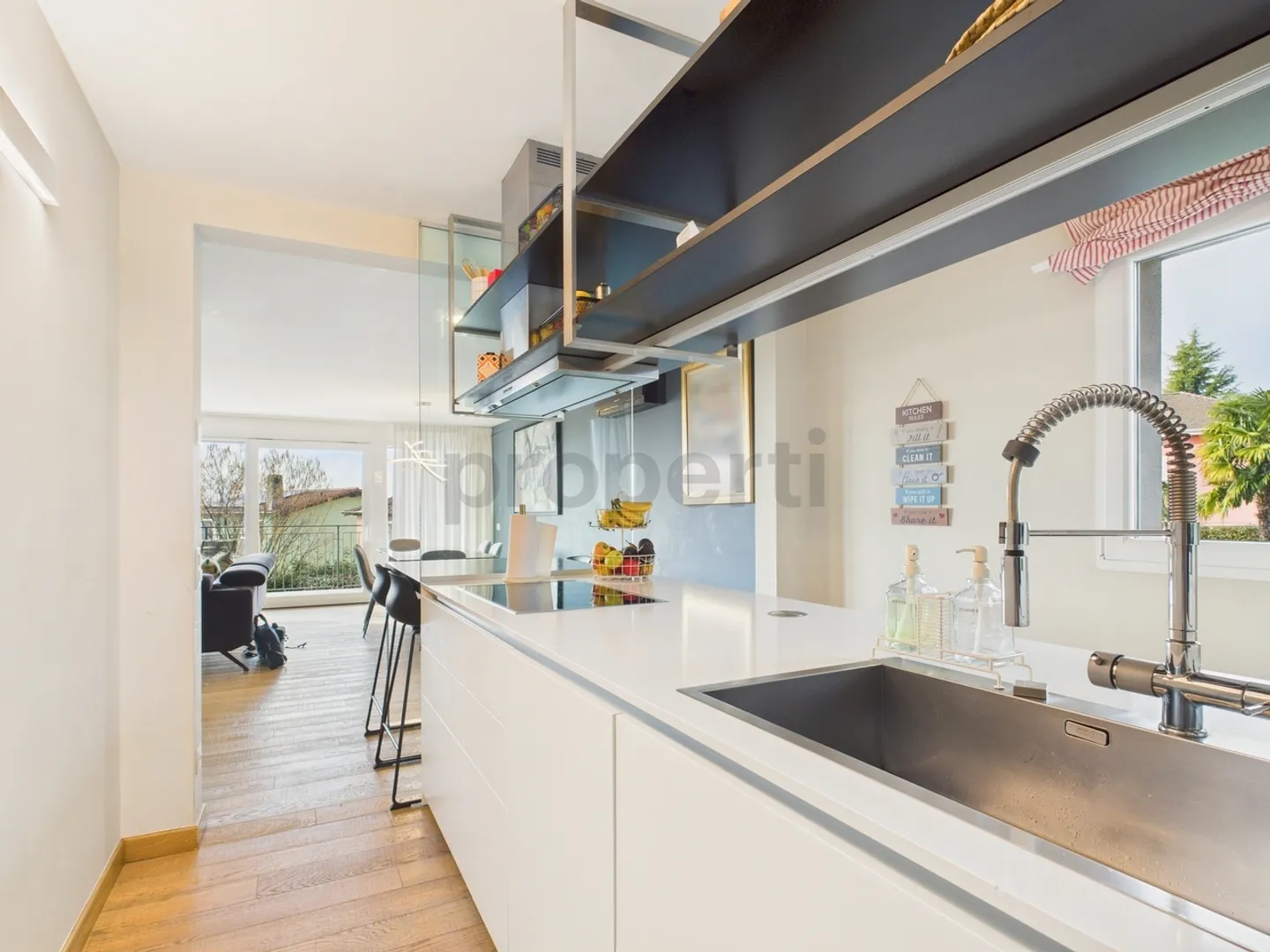 Elegante 4,5-Zimmer-Wohnung mit privatem Parkplatz, Balerna - Foto 6 von 13