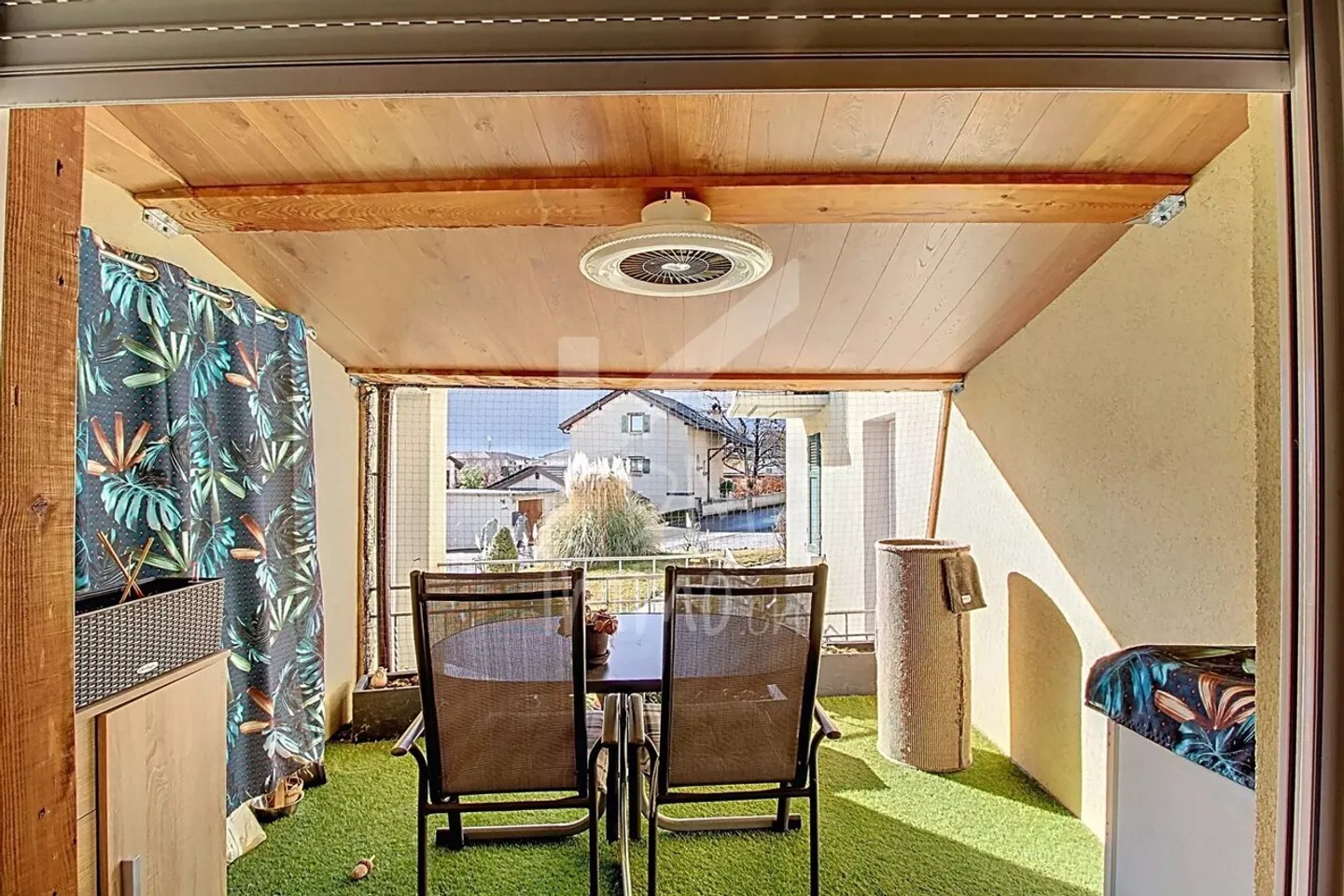 Rental building with 9 units, excellent condition, near center - Photo 3 of 9