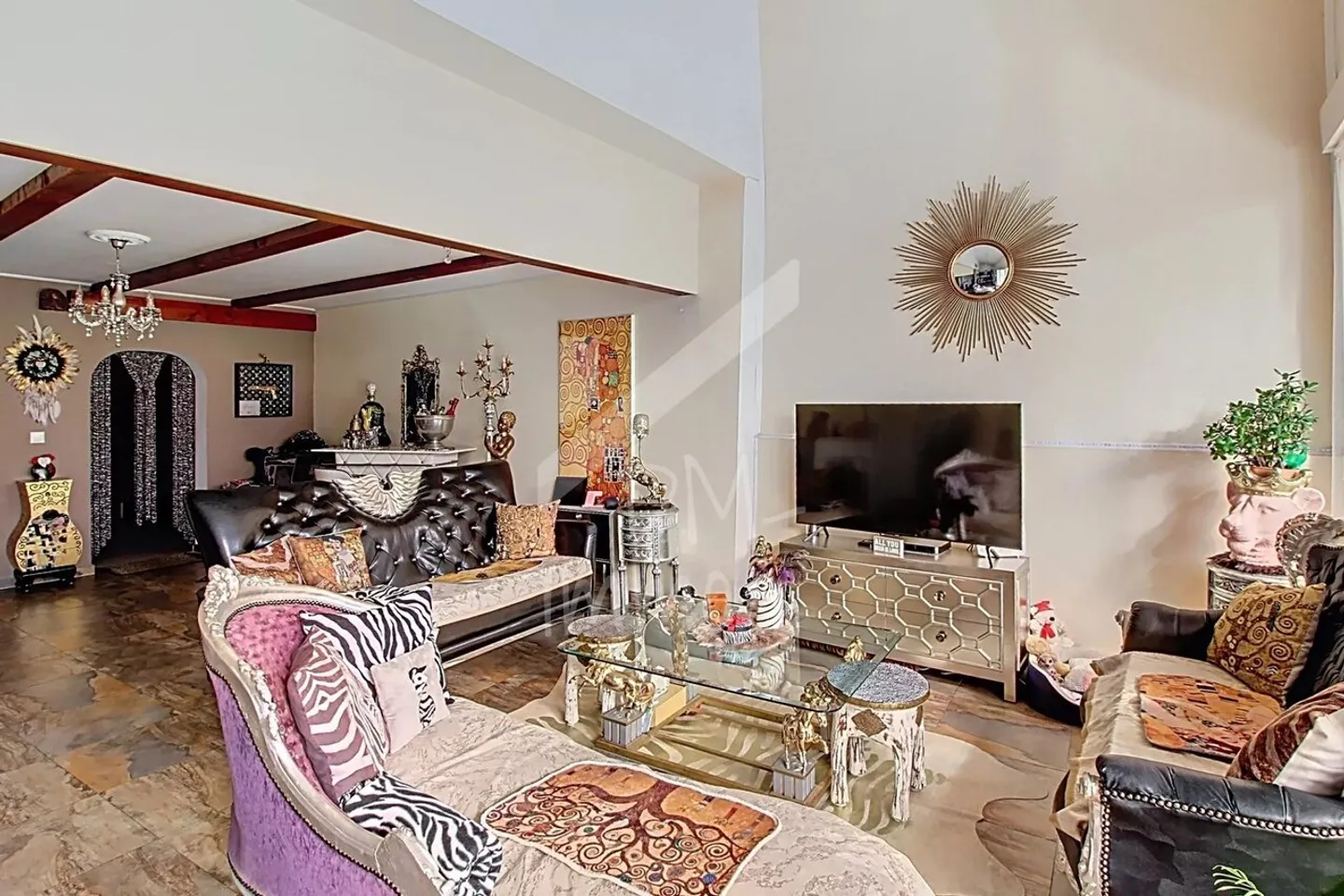 Rental building with 9 units, excellent condition, near center - Photo 6 of 9