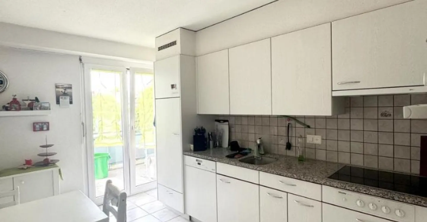 Appartement spacieux de 5 pièces - Photo 2 sur 6