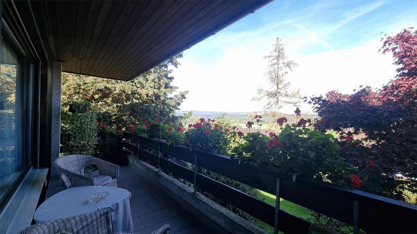 Casa unifamiliare di 7,5 stanze adatta alle famiglie con vista sulla natura - Foto 3 di 12